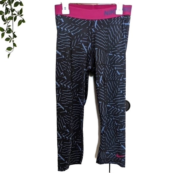 NIKE Pro Cropped Leggings - Picture 1 of 9